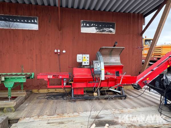 Vedprocessor Bala Agri 465 med matarbord