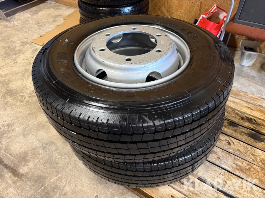 Däck med fälg Michelin XZE1