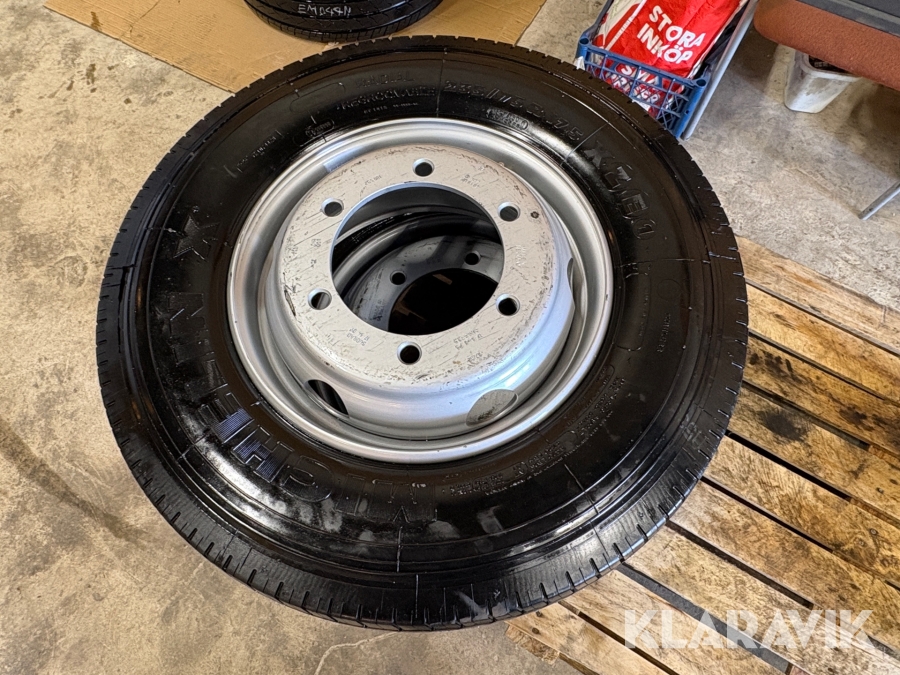 Däck med fälg Michelin XZE1